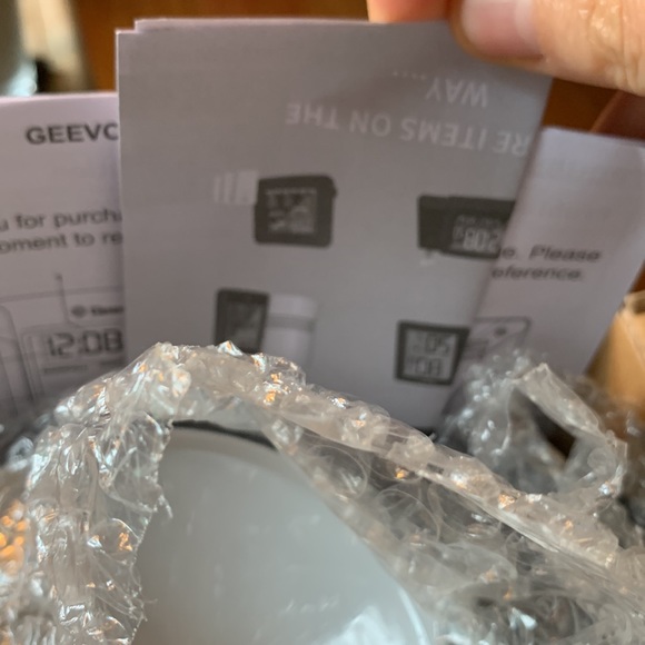 New! GEEVON 5 In 1 Rain Gauge Smart Home Indoor/Outdoor Stats Wireless Temp ETC - Picture 4 of 5